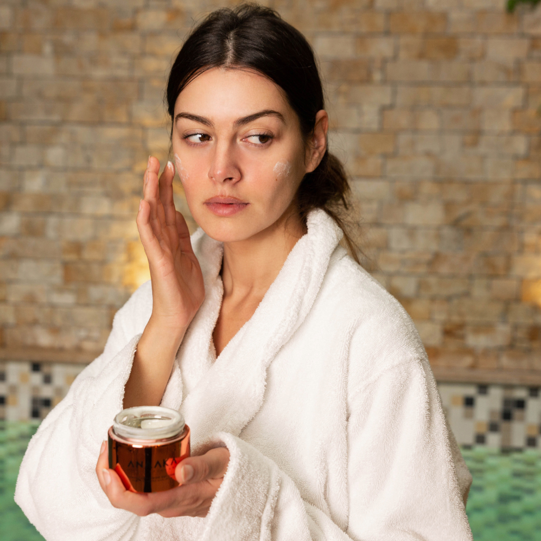 Detailný pohľad na Základný Anti-Aging Denný Krém